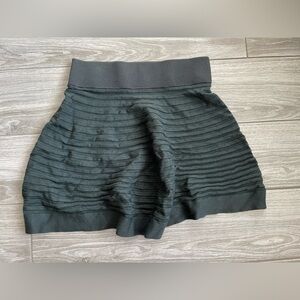 Club Monaco women’s mini skirt deep olive/green and black, size XS•••